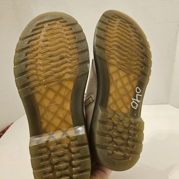 Dr. Martens Women's Beige Boots - Picture 4 of 5